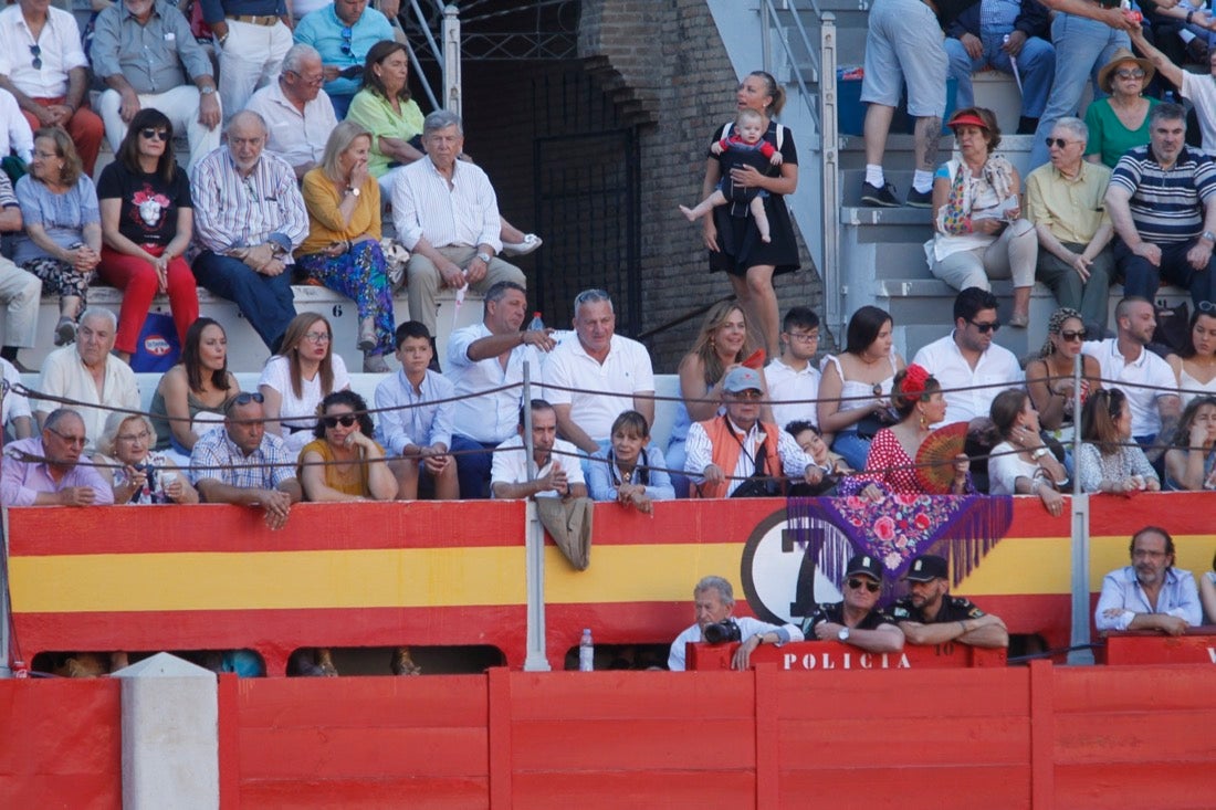 Fueron muchos los que acudieron a la plaza de toros de la ciudad este jueves