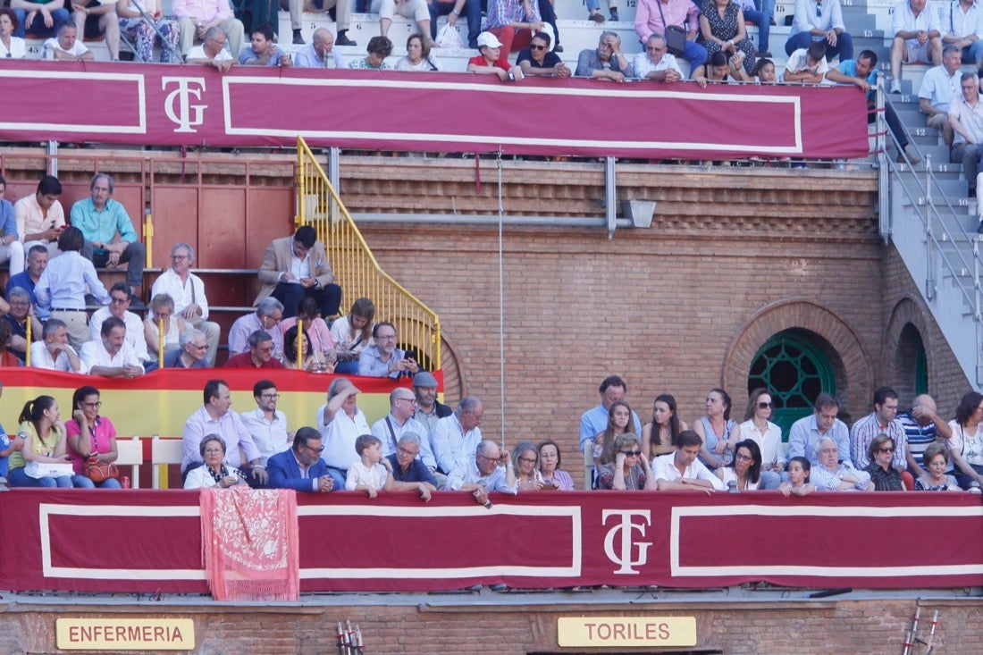 Fueron muchos los que acudieron a la plaza de toros de la ciudad este jueves