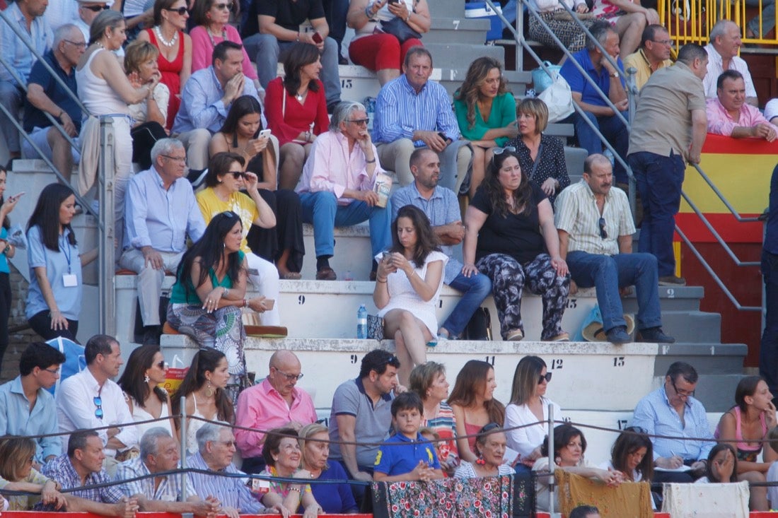 Fueron muchos los que acudieron a la plaza de toros de la ciudad este jueves