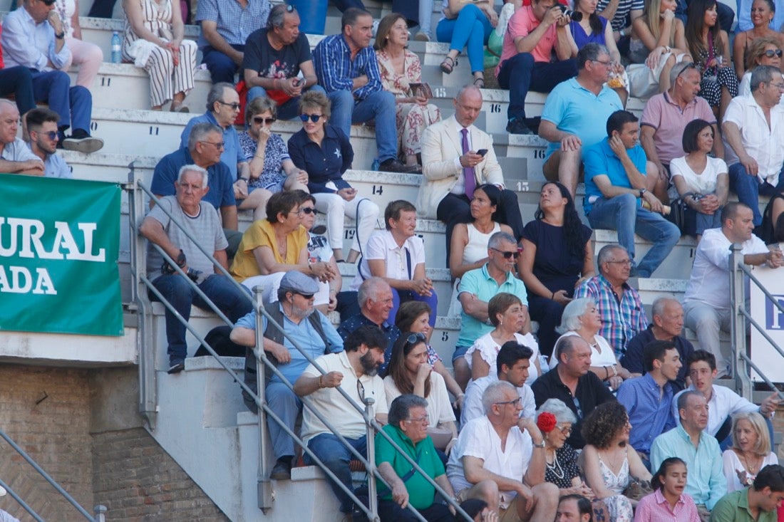 Fueron muchos los que acudieron a la plaza de toros de la ciudad este jueves