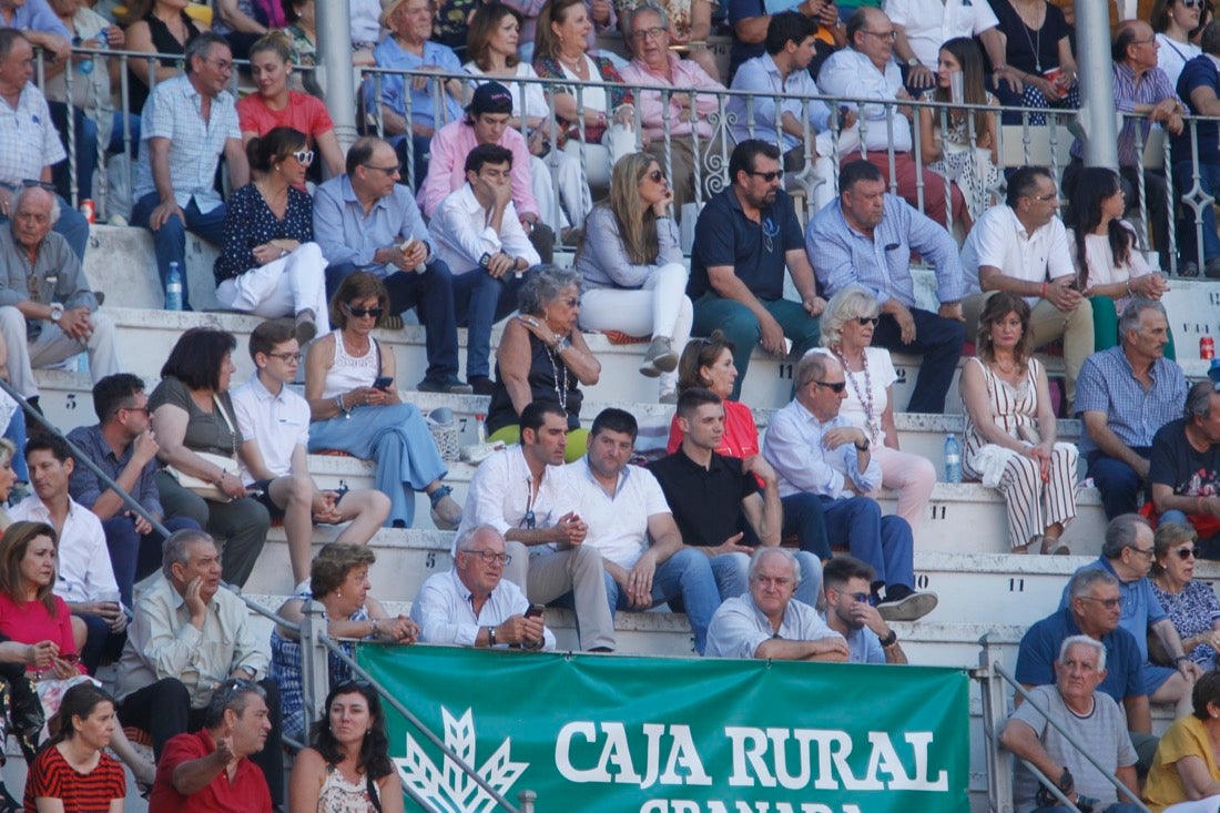 Fueron muchos los que acudieron a la plaza de toros de la ciudad este jueves