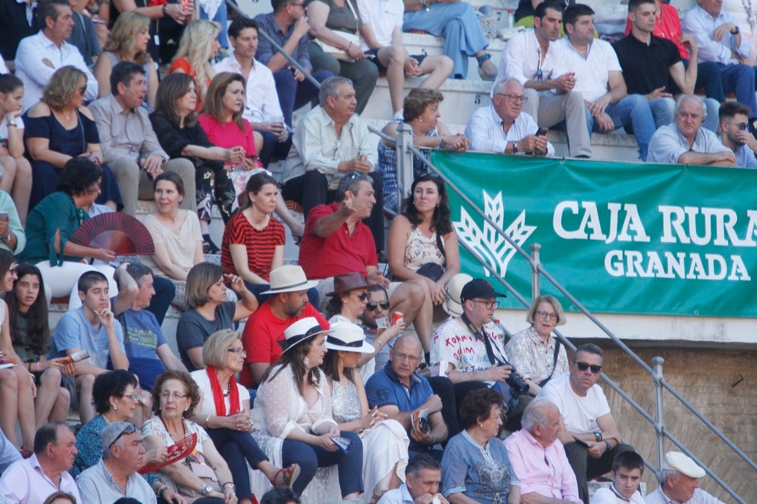 Fueron muchos los que acudieron a la plaza de toros de la ciudad este jueves