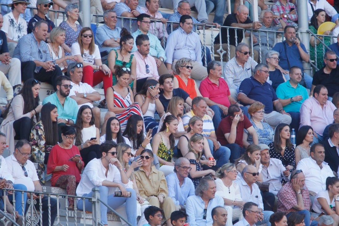 Fueron muchos los que acudieron a la plaza de toros de la ciudad este jueves