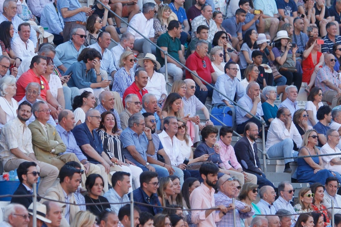 Fueron muchos los que acudieron a la plaza de toros de la ciudad este jueves