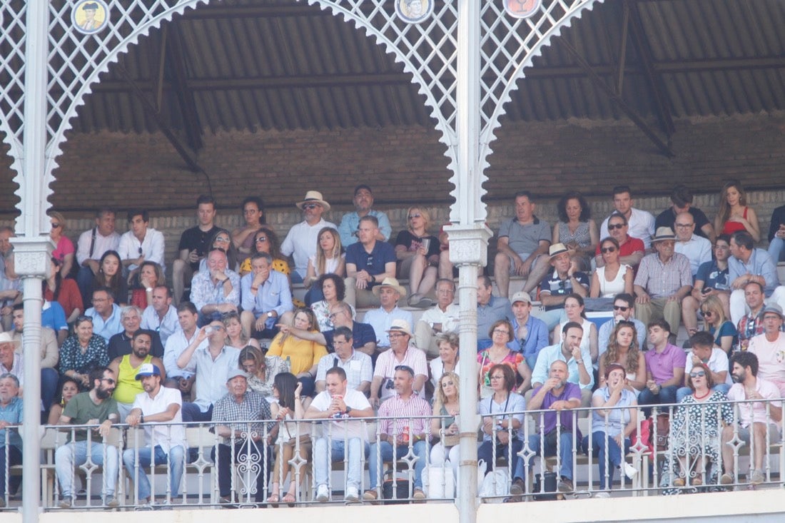 Fueron muchos los que acudieron a la plaza de toros de la ciudad este jueves