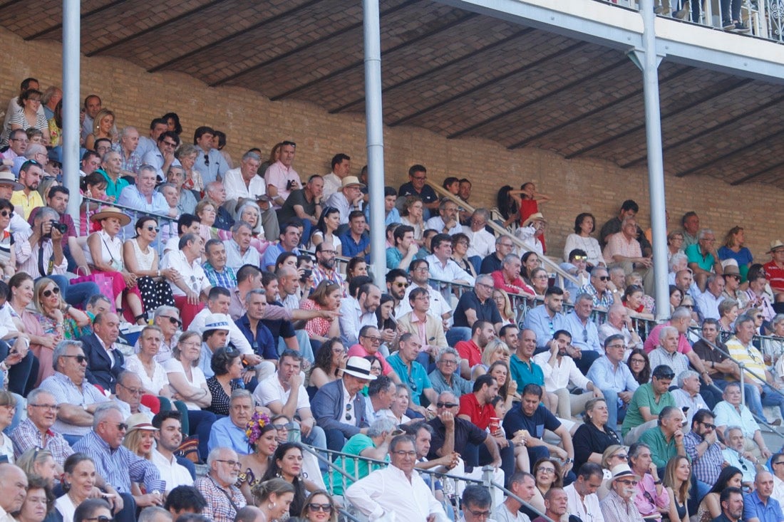 Fueron muchos los que acudieron a la plaza de toros de la ciudad este jueves