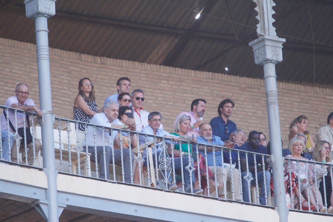 Fueron muchos los que acudieron a la plaza de toros de la ciudad este jueves