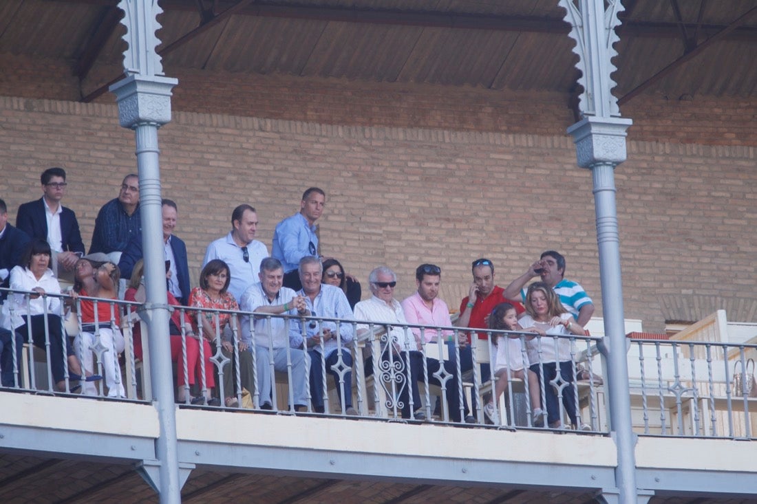 Fueron muchos los que acudieron a la plaza de toros de la ciudad este jueves