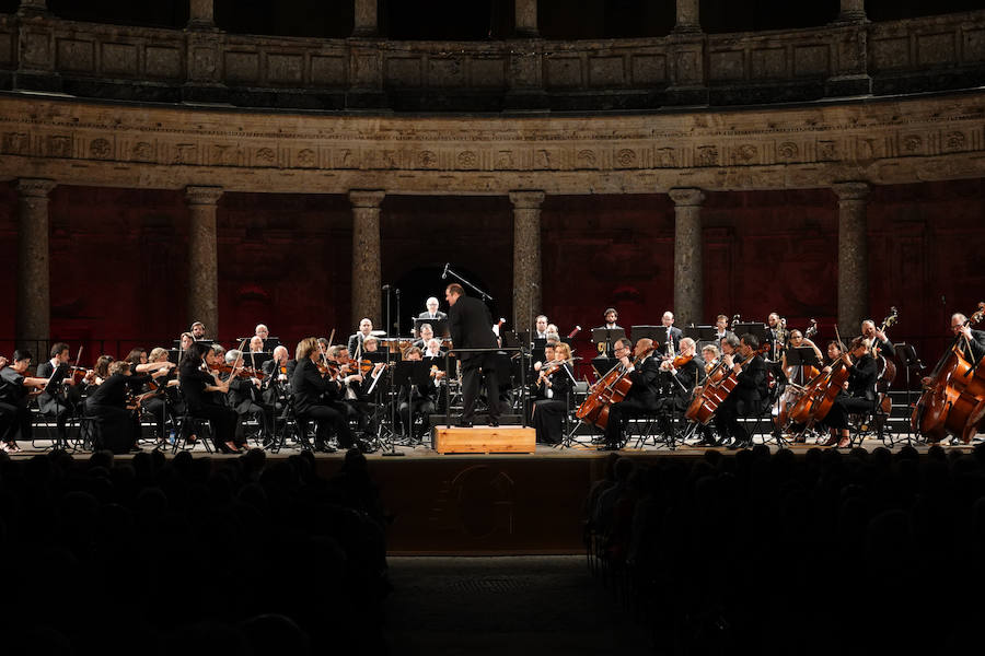 La O.C.G. abrió anoche el 68 Festival Internacional de Música y Danza de Granada, con la brillante dirección de Ivor Borton