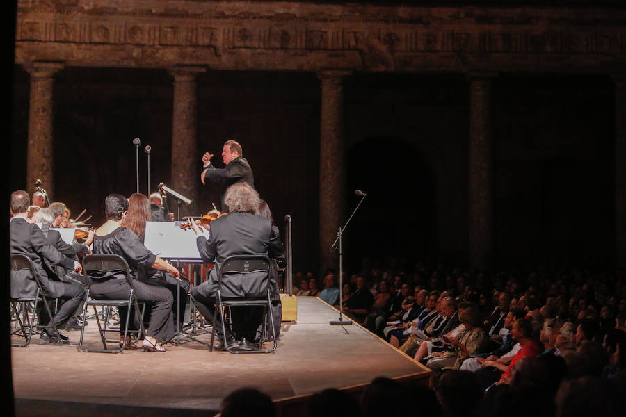 La O.C.G. abrió anoche el 68 Festival Internacional de Música y Danza de Granada, con la brillante dirección de Ivor Borton