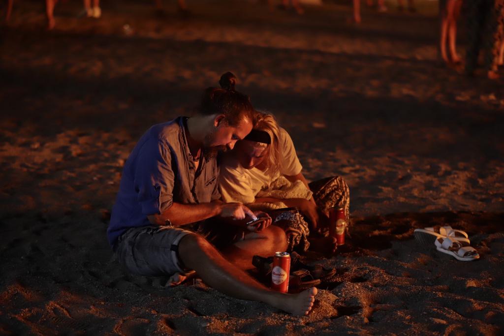 La Costa disfrutó de una madrugada en la que el fuego y el mar fueron los protagonistas y en los que casi todos aprovecharon para pedir algún deseo 