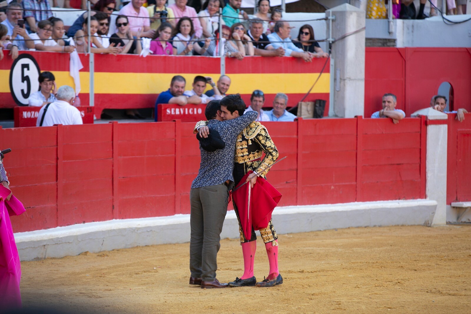 Borja Collado y Miguel Aguilar ponen broche triunfal a la feria del Corpus. El bastetano Aquilino Girón, que cortó una oreja y acreditó sobrado valor, acabó en la enfermería con una lesión en la rodilla