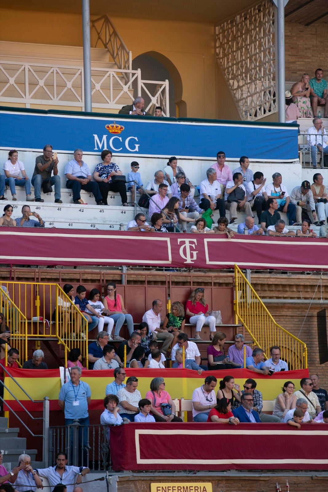 Borja Collado y Miguel Aguilar ponen broche triunfal a la feria del Corpus. El bastetano Aquilino Girón, que cortó una oreja y acreditó sobrado valor, acabó en la enfermería con una lesión en la rodilla