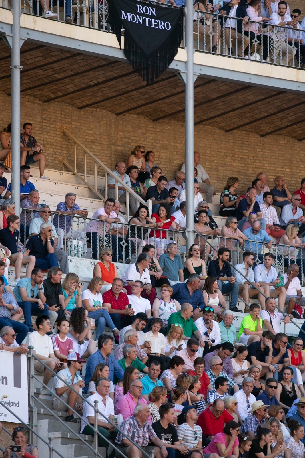 Borja Collado y Miguel Aguilar ponen broche triunfal a la feria del Corpus. El bastetano Aquilino Girón, que cortó una oreja y acreditó sobrado valor, acabó en la enfermería con una lesión en la rodilla