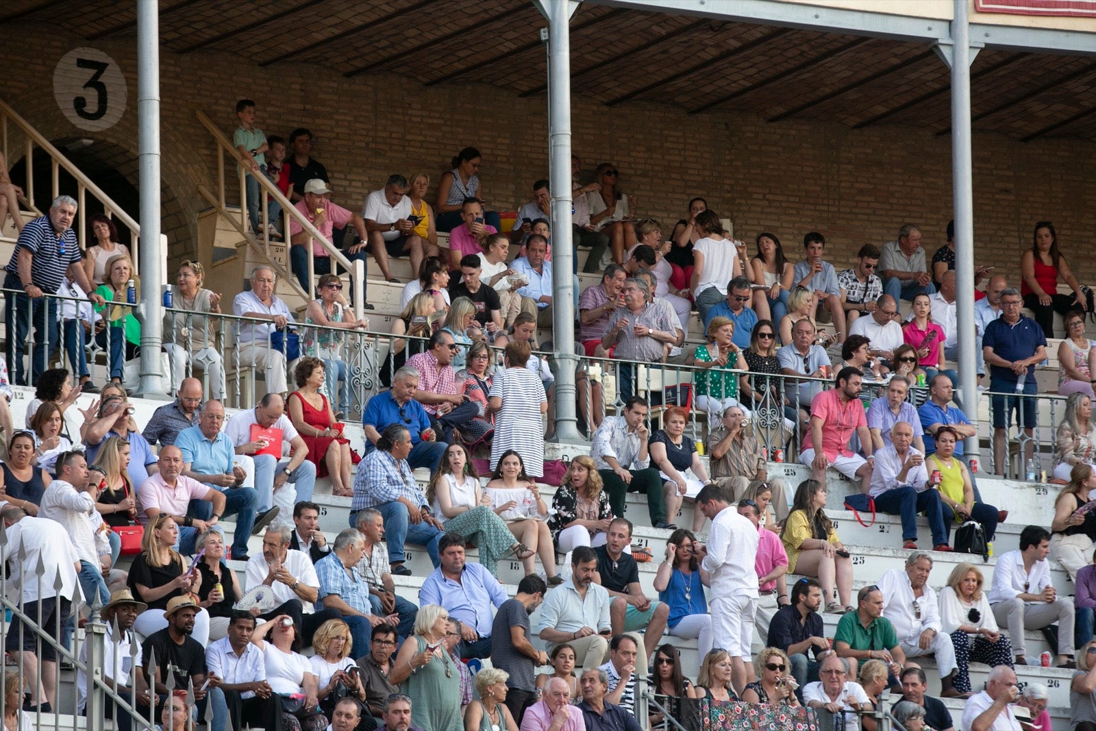 Borja Collado y Miguel Aguilar ponen broche triunfal a la feria del Corpus. El bastetano Aquilino Girón, que cortó una oreja y acreditó sobrado valor, acabó en la enfermería con una lesión en la rodilla