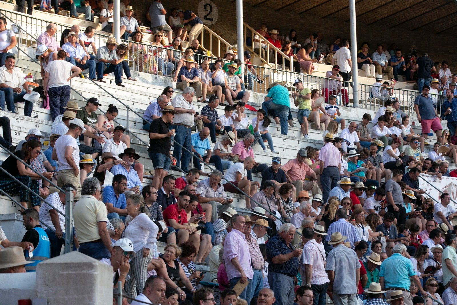 Borja Collado y Miguel Aguilar ponen broche triunfal a la feria del Corpus. El bastetano Aquilino Girón, que cortó una oreja y acreditó sobrado valor, acabó en la enfermería con una lesión en la rodilla