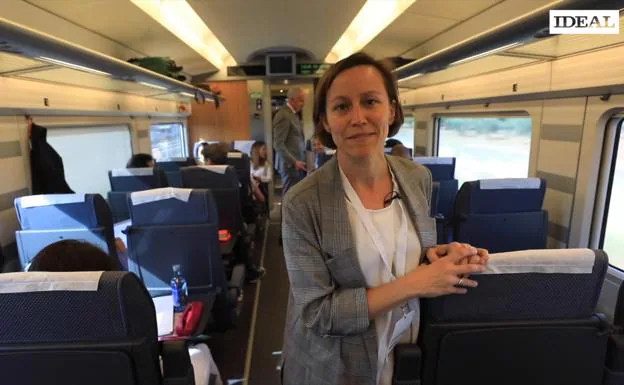 AVE a Granada: la periodista de IDEAL María Victoria Cobo cuenta el primer viaje desde el tren inaugural
