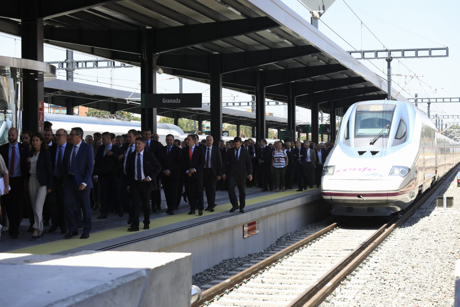 Autoridades y periodistas, en la nueva estación