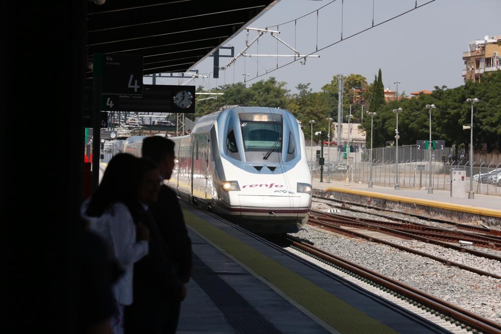 Pedro Sánchez llega a Granada para inaugurar la línea del AVE que conecta Granada con Antequera y Madrid