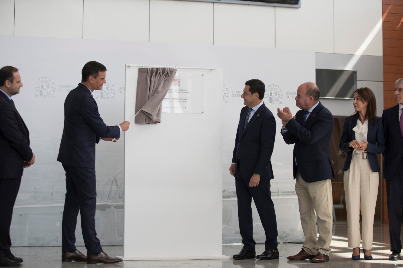 El presidente del Gobierno, Pedro Sánchez, inaugura en Antequera la línea que une está ciudad con Granada y Madrid