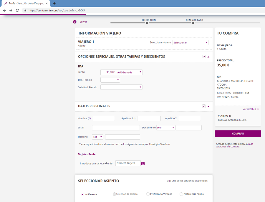 Paso 6: una vez seleccionados los trayectos deseados, habrá que rellenar los datos personales de cada uno de los viajeros (que se pueden ir cambiando arriba en la pestaña 'Seleccionar viajero'). Además de rellenar la pestaña de datos personales, el desplegable 'Opciones especiales, otras tarifas y descuentos' permite seleccionar de nuevo la tarifa, pedir el descuento por Familia Numerosa o solicitar el servicio Atendo para personas mayores, con discapacidad, embarazadas o niños. Si la opción está disponible en la tarifa elegida, también podrá seleccionarse el asiento. 