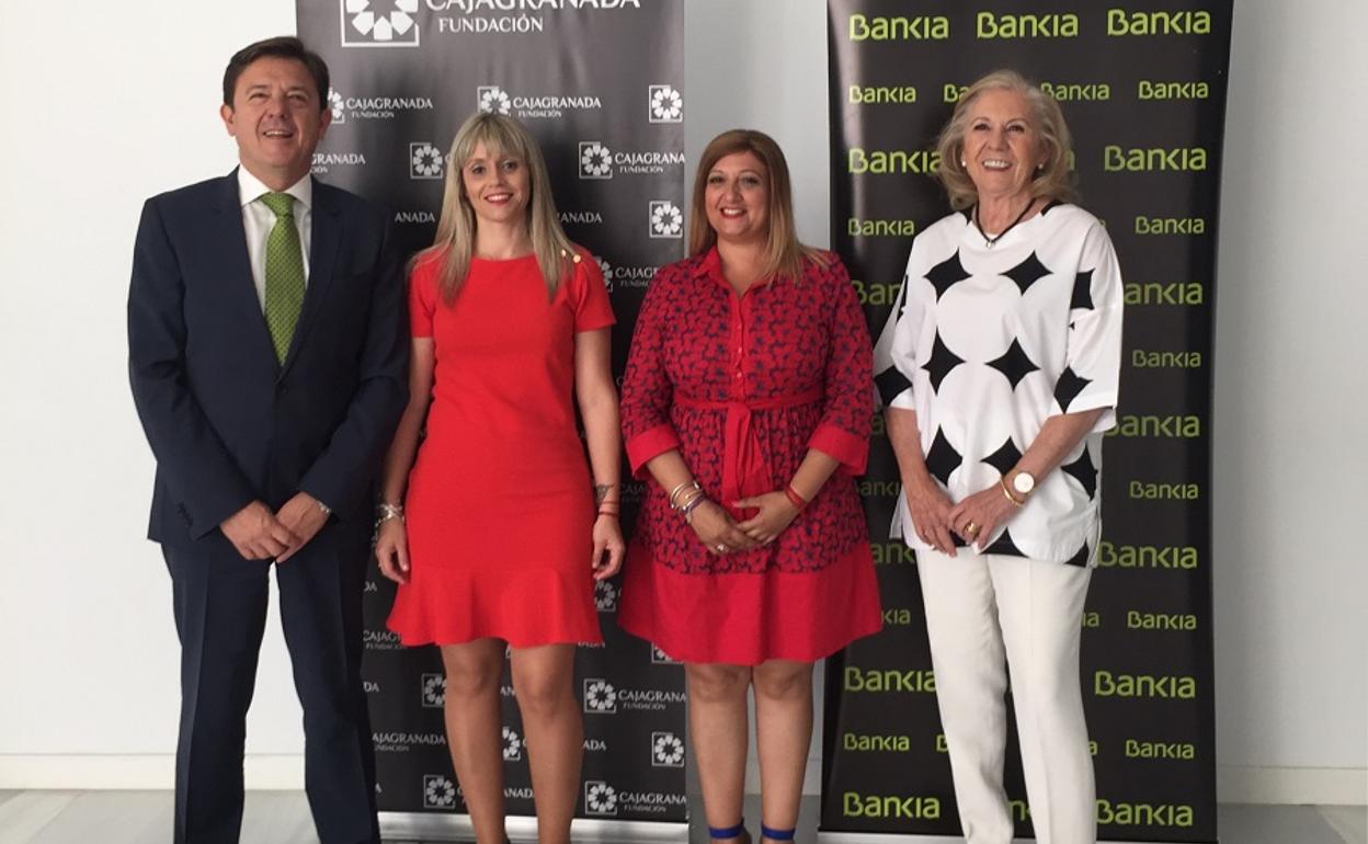 De izda. a dcha.: el director corporativo de la Territorial de Bankia en Andalucía, Joaquín Holgado; la consejera delegada de Fermasa, Manuela Bertos; la alcaldesa de Armilla y la presidenta de Fermasa, Dolores Cañavate; y la presidenta de CajaGranada Fundación, María Elena Martín-Vivaldi