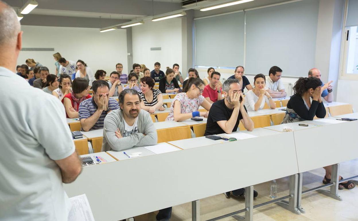 Fallo en las oposiciones a maestro: «Tengo que repetir en Granada un examen que hice bien»