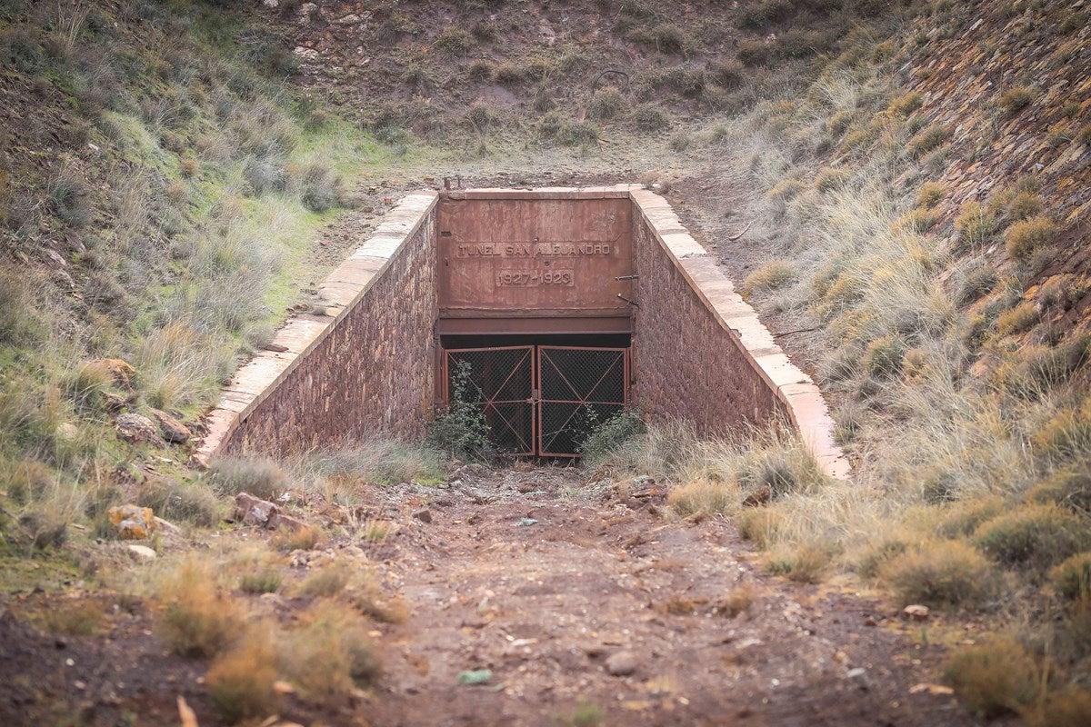 Así son las antiguas minas de Alquife