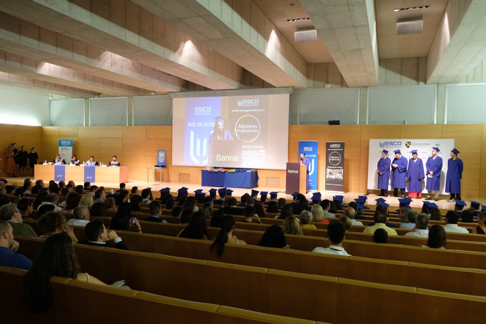 Después de cuatro años de estudios, la de anoche era una fecha muy esperada para varias promociones de esta escuela