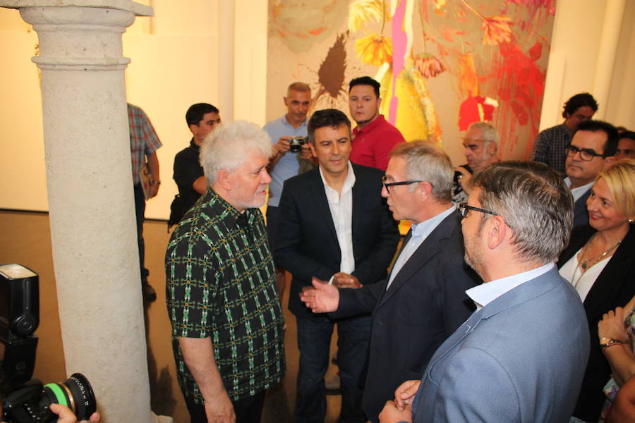 El cineasta manchego expone en el Centro Andaluz de la Fotografía, junto al artista Jorge Galindo, un trabajo conjunto en cuadros de gran formato 