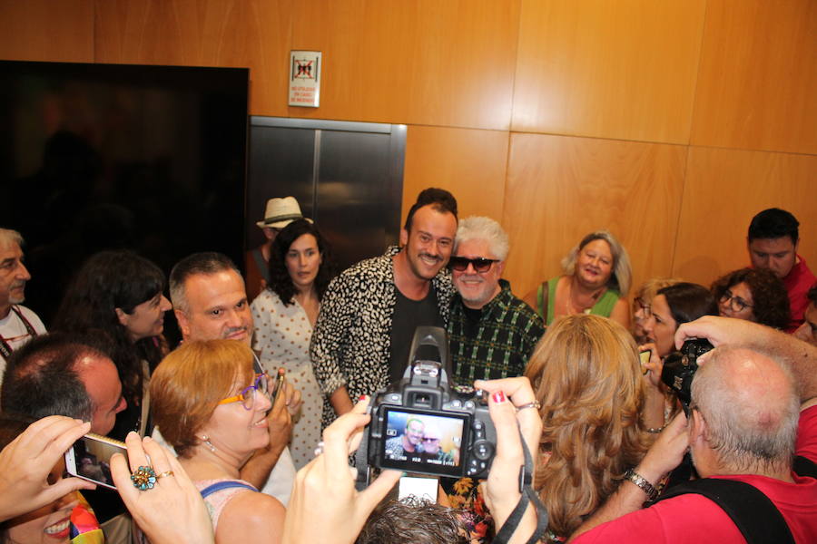 El cineasta manchego expone en el Centro Andaluz de la Fotografía, junto al artista Jorge Galindo, un trabajo conjunto en cuadros de gran formato 