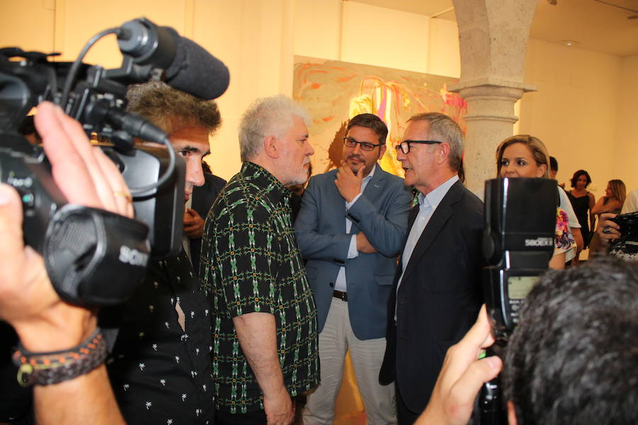 El cineasta manchego expone en el Centro Andaluz de la Fotografía, junto al artista Jorge Galindo, un trabajo conjunto en cuadros de gran formato 