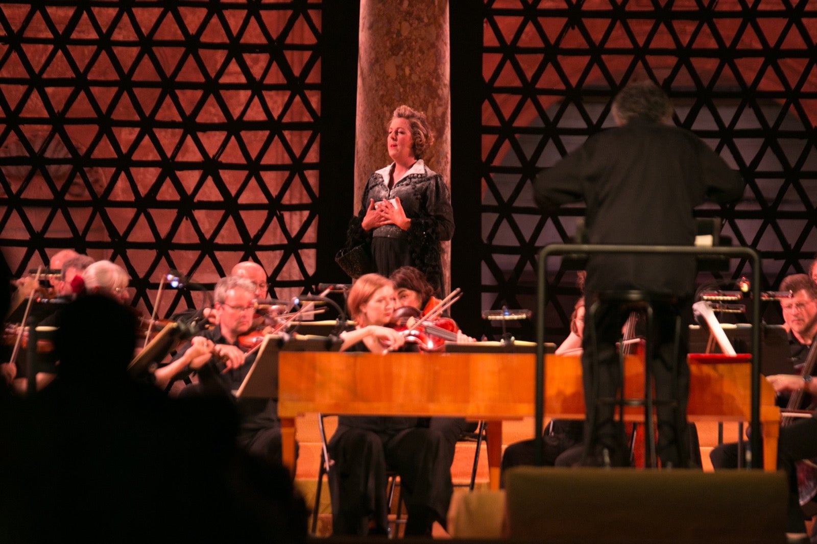 René Jacobs ofrece una versión amplia, luminosa, llena de ese espíritu mozartiano y que aflora en cualquier momento de tan grandiosa partitura