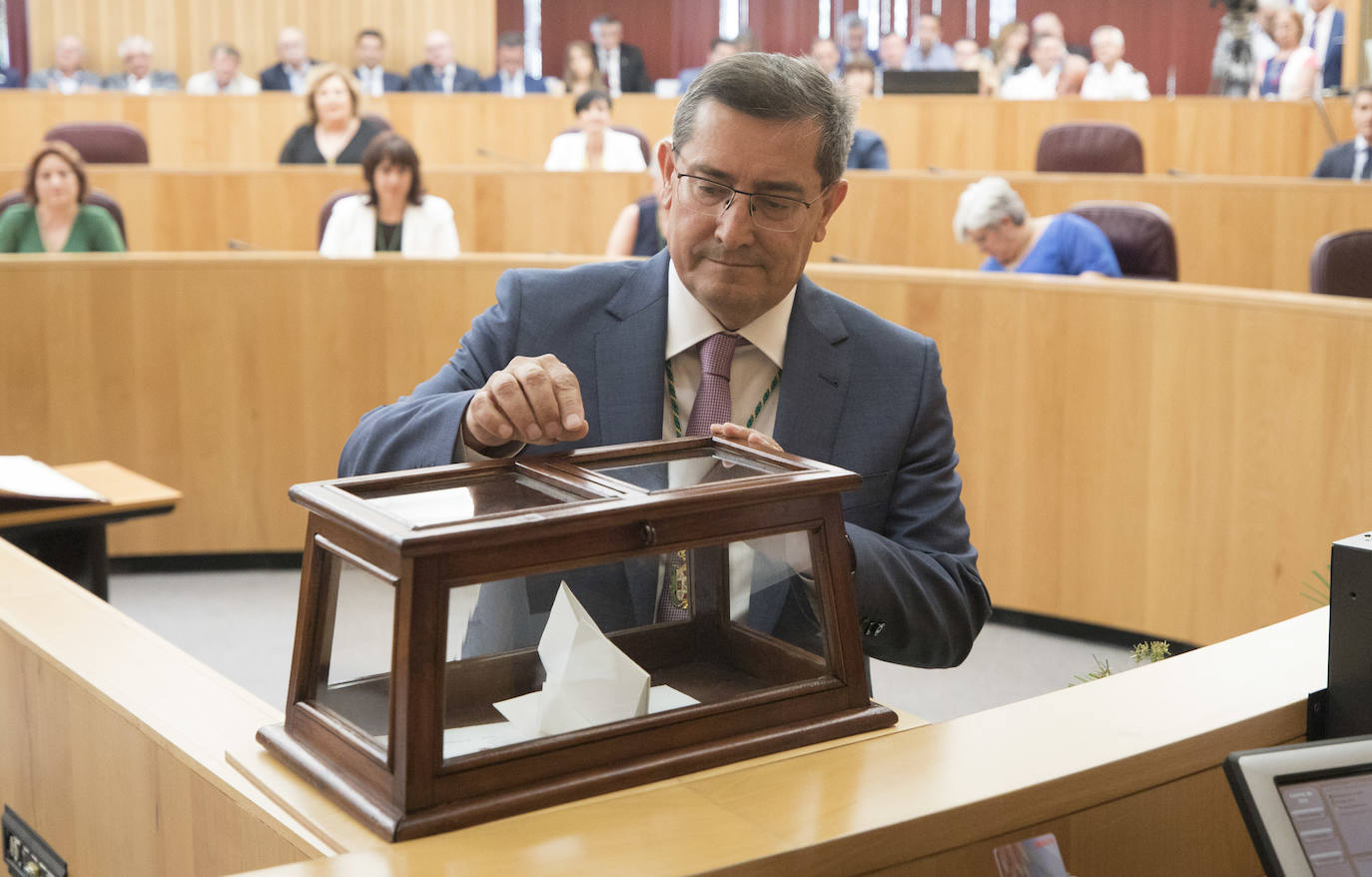 José Entrena ha sido reelegido presidente contando con los votos de PSOE, Adelante, IU y Cs