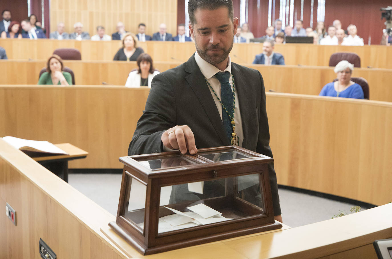 José Entrena ha sido reelegido presidente contando con los votos de PSOE, Adelante, IU y Cs