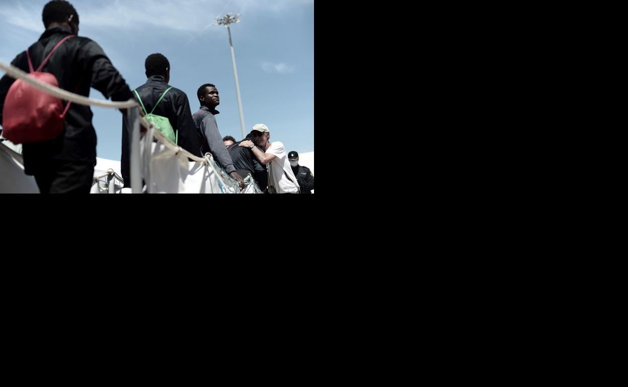 El número migrantes interceptados en costas andaluzas desciende un 30,4% respecto a 2018