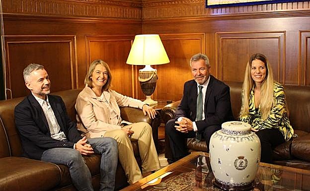 La alcaldesa de Motril, Luisa García Chamorro, y el presidente del puerto, José García Fuentes, en un encuentro que tuvieron ayer. 