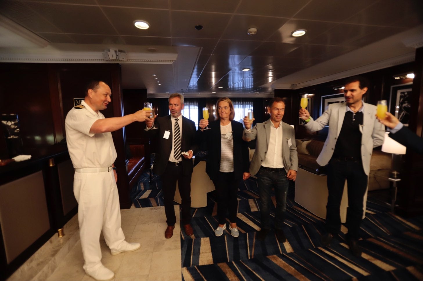 El navío, con una capacidad de 700 pasajeros, ha traído a 670 visitantes y 400 integrantes del personal de tripulación, la mayoría estadounidenses a recorrer el municipio.