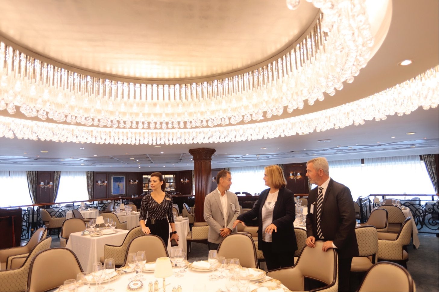 El navío, con una capacidad de 700 pasajeros, ha traído a 670 visitantes y 400 integrantes del personal de tripulación, la mayoría estadounidenses a recorrer el municipio.