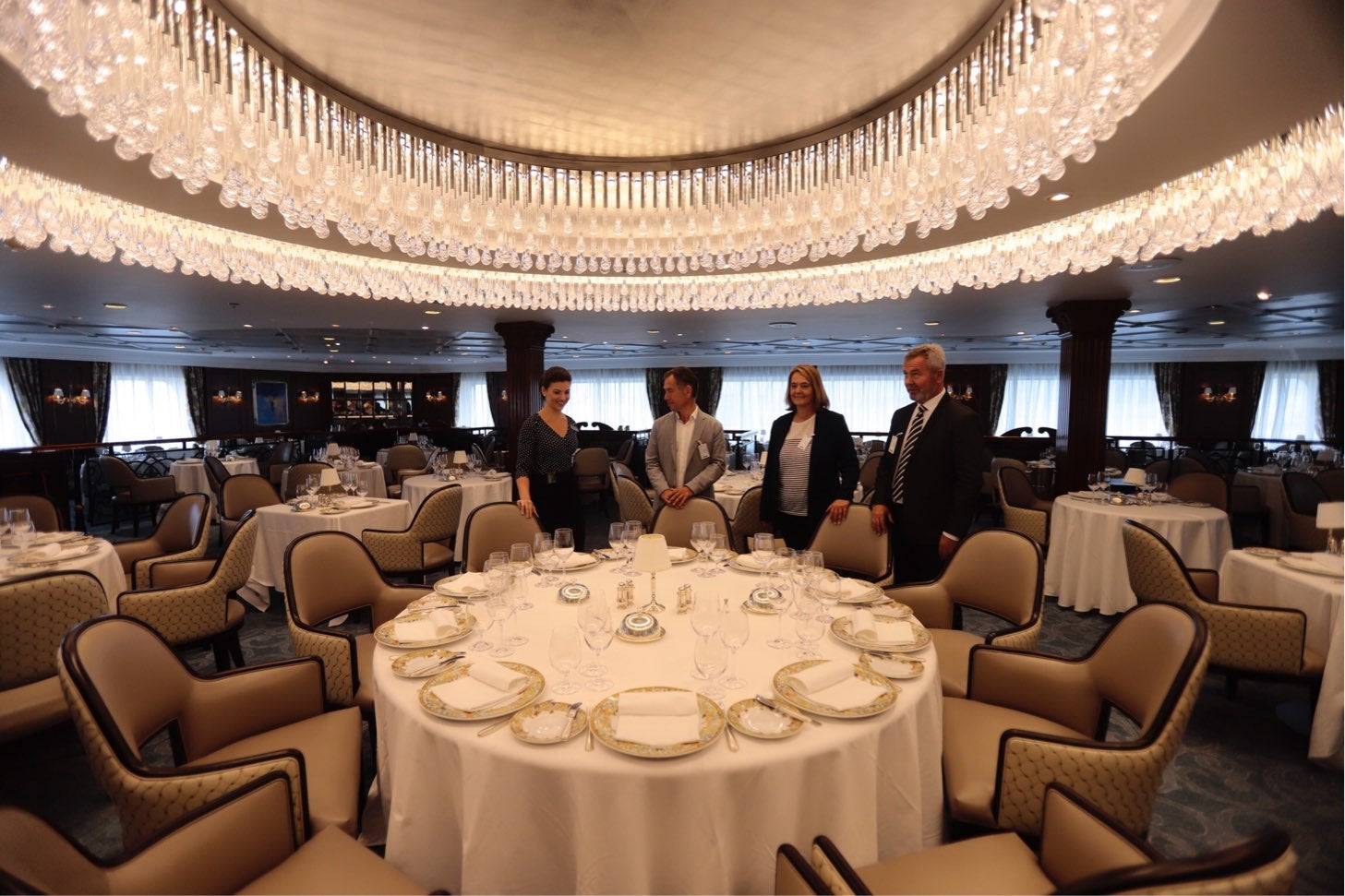 El navío, con una capacidad de 700 pasajeros, ha traído a 670 visitantes y 400 integrantes del personal de tripulación, la mayoría estadounidenses a recorrer el municipio.