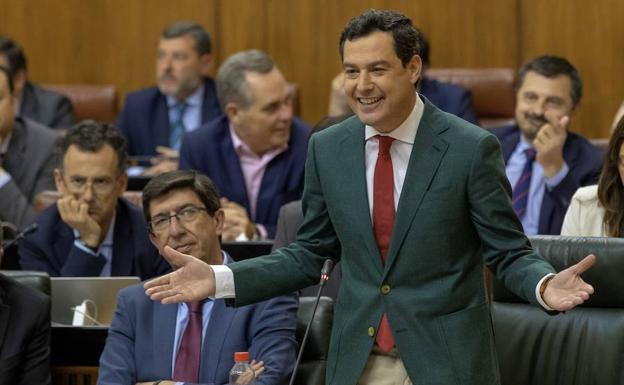 Juanma Moreno anuncia que se han tramitado «un 73% más de ayudas de dependencia entre abril y junio»