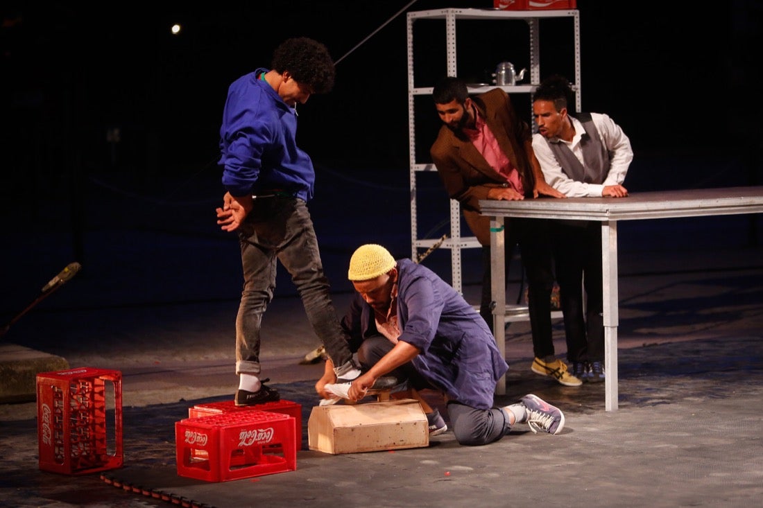 Fotos: Malabares y acrobacias del atlas llenan el FEX