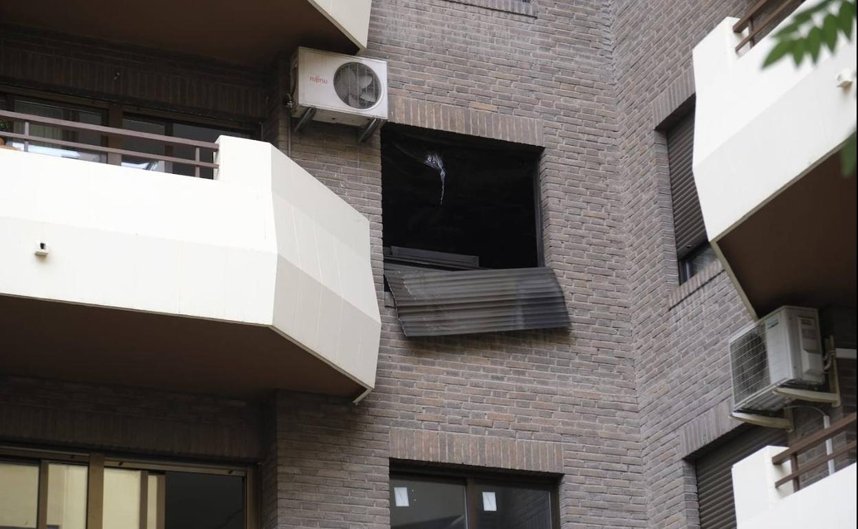 Ventana de la habitación en la que se ha originado el fuego.