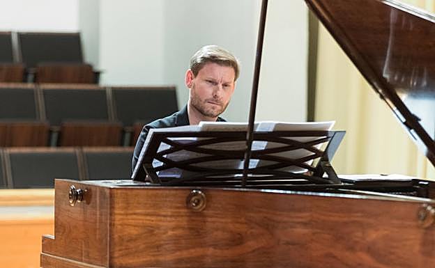 Momento del recital de Kristian Bezuidenhout.