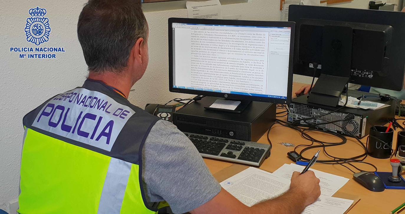 Detenidos en Almería | 12 personas están acusadas por preparar matrimonios de conveniencia y parejas de hecho