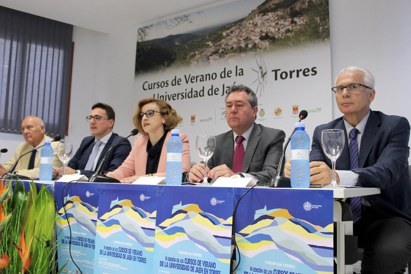 Juan Manuel de Faramiñán, Roberto Moreno, Hikmate Abriouel, Juan Espadas y Baltasar Garzón, ayer en Torres. 