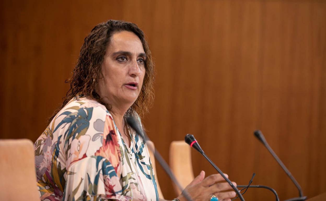 Ángela Aguilera de Adelante Andalucía, en el Parlamento. 