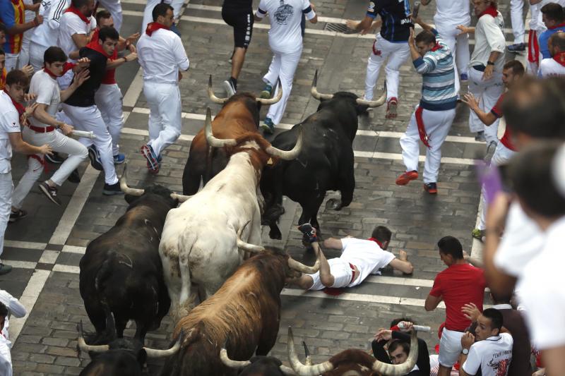 Fotos: Los debutantes de La Palmosilla ponen emoción al séptimo encierro