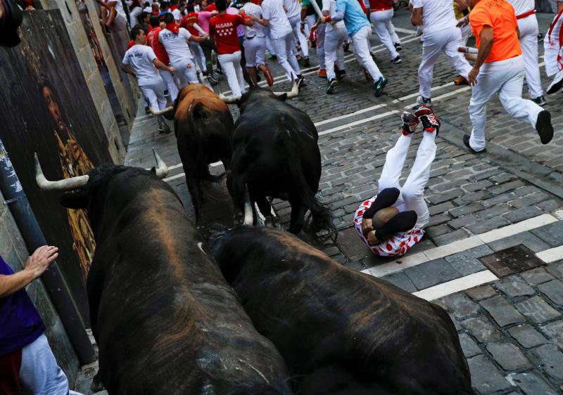 Fotos: Los debutantes de La Palmosilla ponen emoción al séptimo encierro