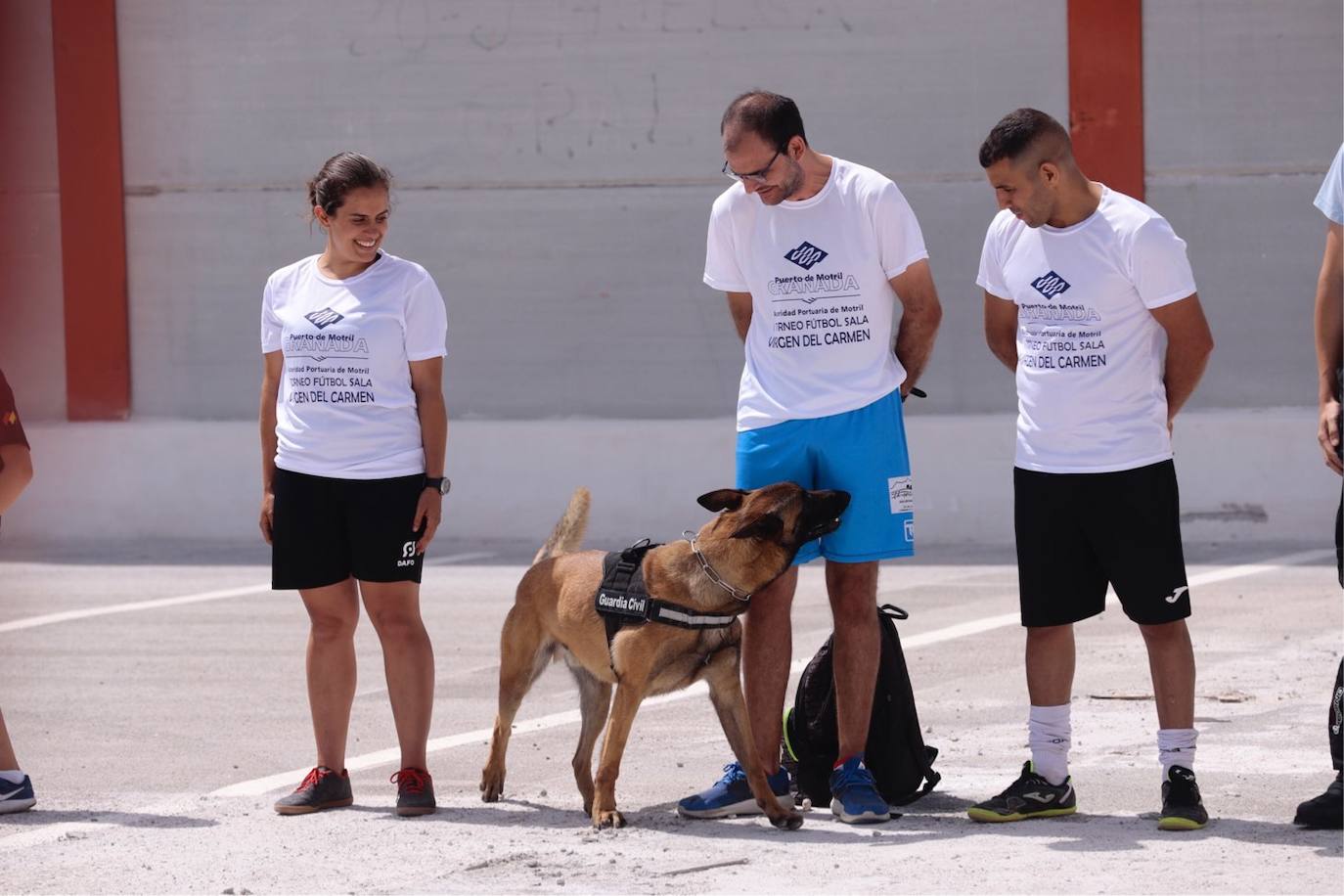 Cientos de personas visitan en Motril el buque Infanta Cristina